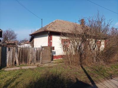 Kertv&aacute;rosi csal&aacute;di h&aacute;z