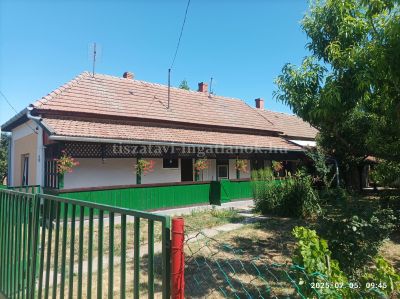 Sz&eacute;p &aacute;llapot&uacute; paraszth&aacute;z