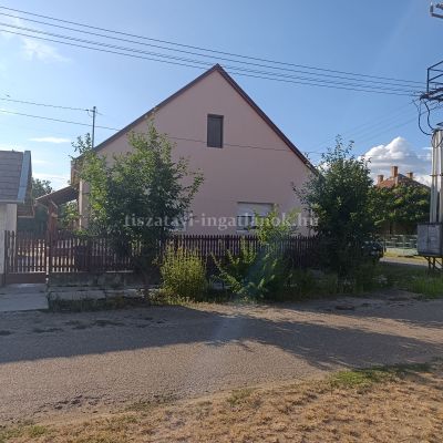 A kik&ouml;tőh&ouml;z k&ouml;zel